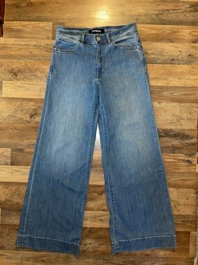 Express Women's Wide Leg Jeans in Medium Blue Wash 8 Regular 32inseam high rise